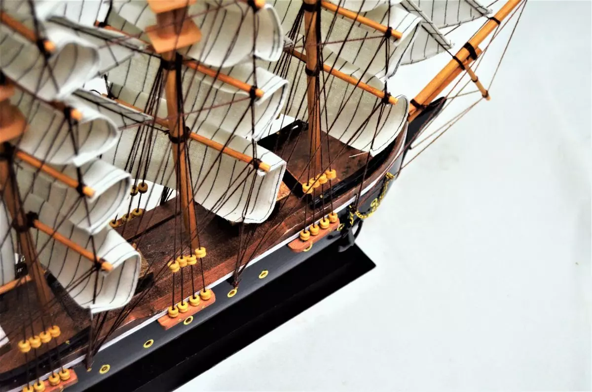 Holzsegelboot-Modell