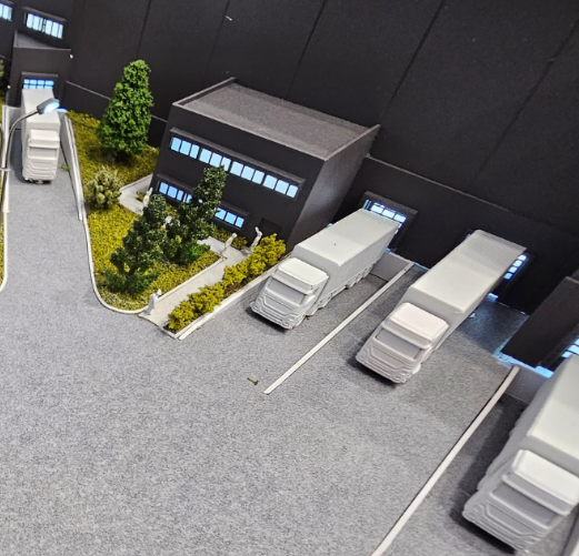 Ein realistisches und präzise gefertigtes Architekturmodell von ARI Model, das ein Bildungssystem für nachhaltige Energie darstellt. Dieses interaktive Lernwerkzeug enthält Solarmodule, Windkraftanlagen, Wasserkraftwerke und Batteriespeichersysteme u