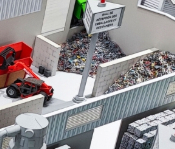 Eine sorgfältig konzipierte Stadtplanungsmaquette von ARI Model, die die perfekte Verbindung von traditioneller Handwerkskunst und moderner Technologie demonstriert. Dieser detaillierte Stadtplan hebt Verkehrsinfrastrukturen, Grünflächen und öffentli