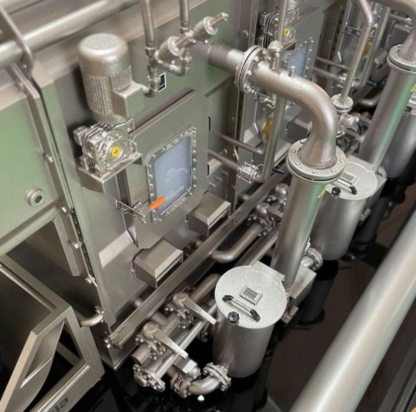 Ein hochpräzises Industriemodell, entwickelt von ARI Modellbau, das eine vollständige Fabrik mit automatisierten Montagelinien, detaillierter Infrastruktur und modernster Maschinentechnik abbildet. Dieses Modell wird für Unternehmenspräsentationen, t
