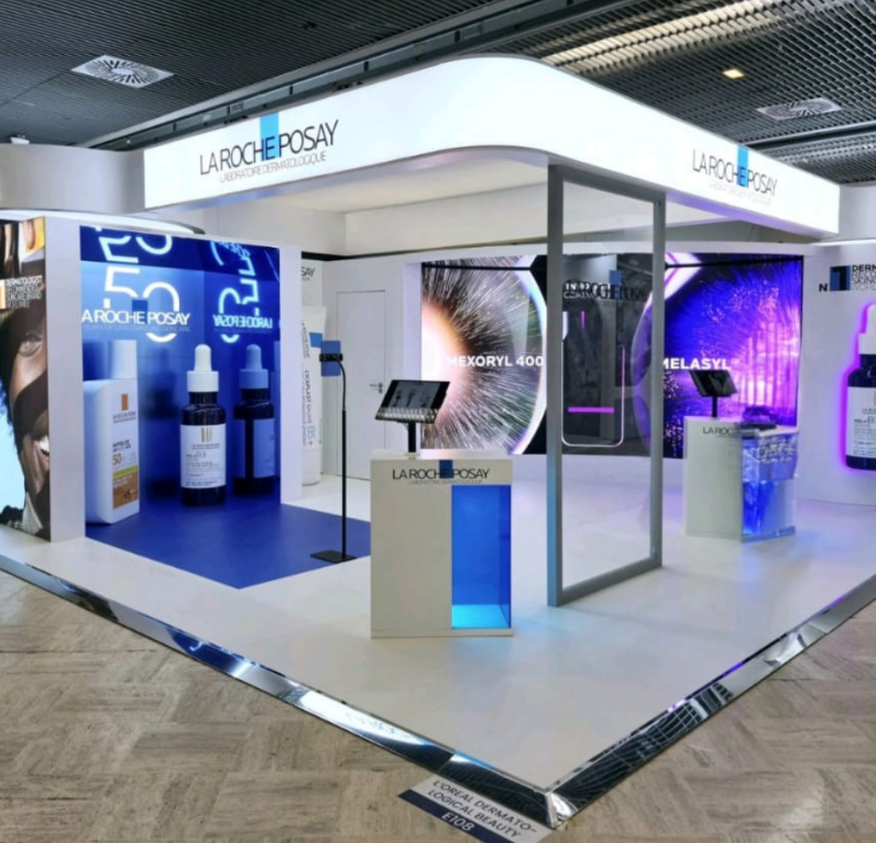 Ein beleuchtetes und animiertes Präsentationsmodell von ARI Modellbau, gefertigt für ein ausstellendes Unternehmen auf dem IMCAS World Congress. Dieses detaillierte Architekturmodell zeigt ein modernes medizinisches Gebäude mit realistischen Material