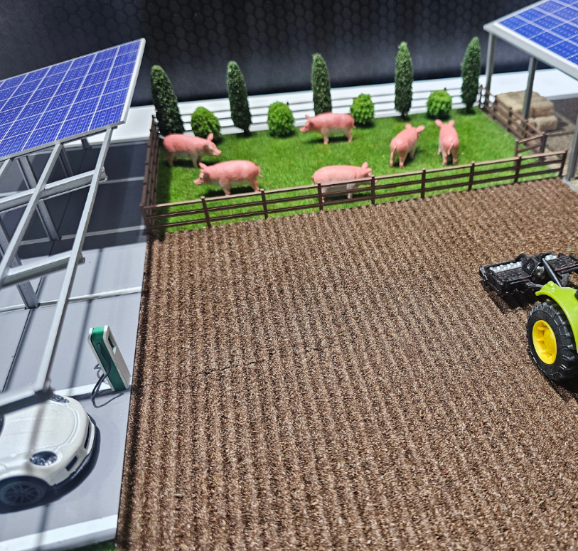 Ein personalisiertes physisches Modell, erstellt von ARI Modellbau für einen führenden Anbieter erneuerbarer Energien auf der Energie & Umwelt Messe. Das Modell umfasst interaktive Komponenten, simulative Beleuchtung, Zoneninformationen und modul