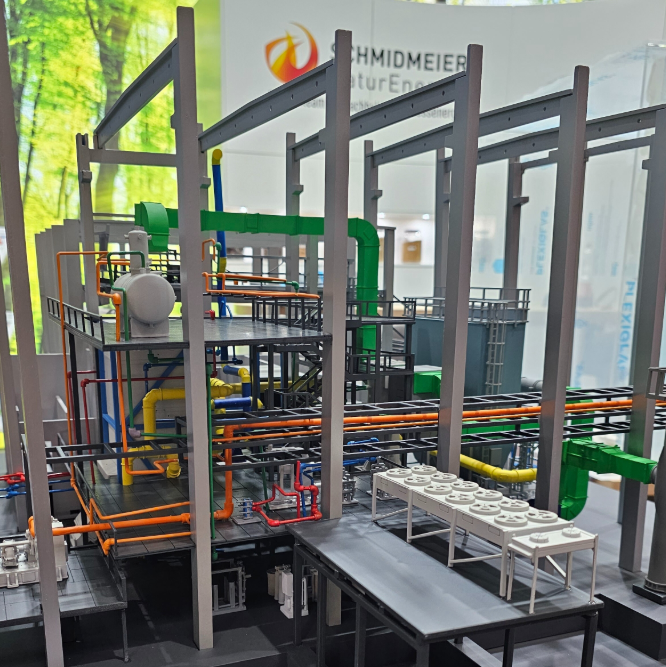 Ein individuell beleuchtetes und animiertes physisches Modell, erstellt von ARI Modellbau für Aussteller auf der Hydrogen + Fuel Cells Europe. Durch Luftfahrtpräzision, synchronisierte Lichteffekte und mechanische Animationen maximiert das Modell die