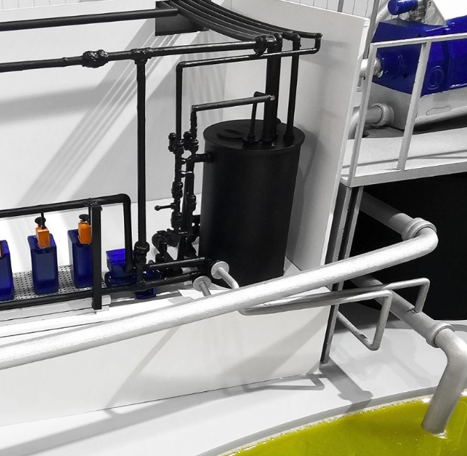 Individuell gefertigte beleuchtete und animierte Modelle von ARI Modellbau für die Matexpo, darunter Baumaschinen, nachhaltige Gebäudesysteme, Infrastrukturprojekte und Anlagen für erneuerbare Energien. Ergänzt durch Lichteffekte, Animationen und prä