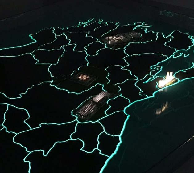 Maßgefertigte physische Modelle von ARI Modellbau für die Baumesse Tulln, darunter Wohnanlagen, nachhaltige Stadtplanung, erneuerbare Energieanlagen, grüne Infrastrukturen und moderne Architekturprojekte. Mit Beleuchtungseffekten, interaktiven Funkti