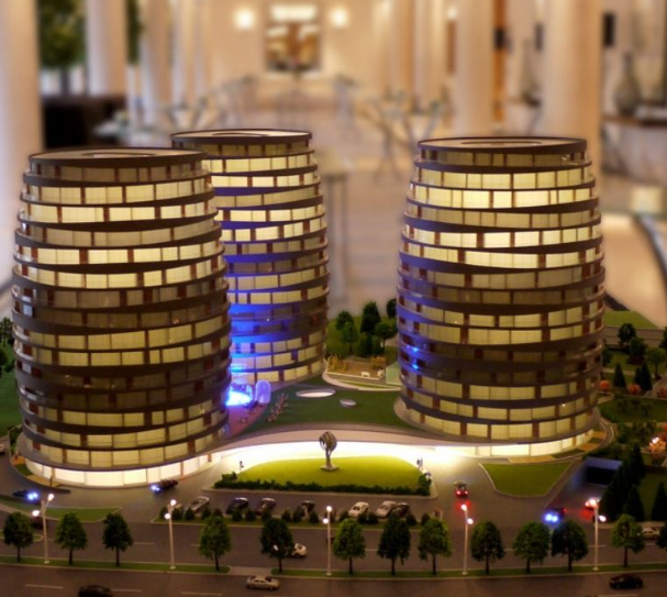 Maßgeschneiderte physische Architekturmodelle von ARI Modellbau für die Immobilienmesse Linz, darunter Wohnanlagen, Gewerbebauten, Mischnutzungsprojekte und städtische Infrastrukturen. Mit präzisem Handwerk und innovativen Techniken entworfen, steige