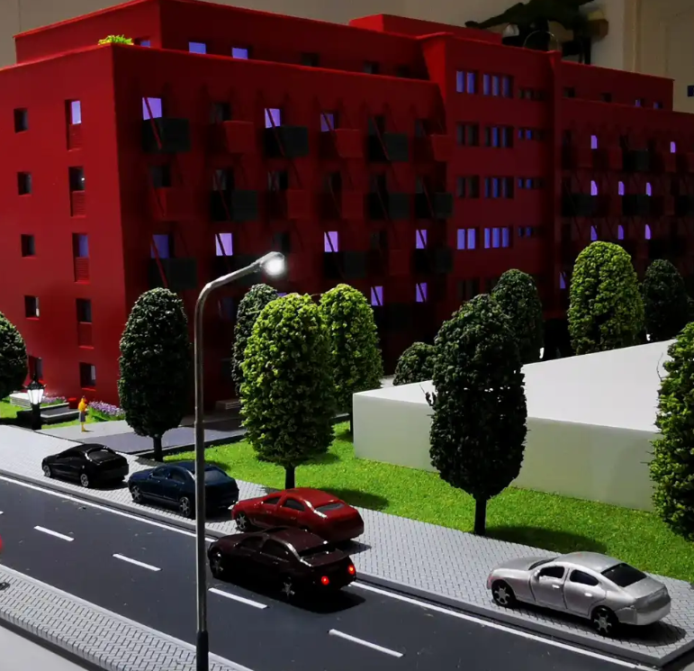 Detaillierte physische Modelle von ARI Modellbau für die Fruit Logistica, darunter innovative Agraranlagen, Kühlhauslösungen, Logistikzentren und Verarbeitungsbetriebe. Diese beleuchteten und animierten Modelle verbinden Ingenieurskunst mit Interakti