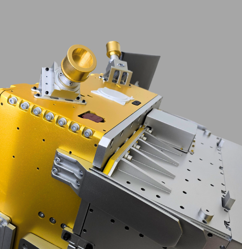 Detailliertes beleuchtetes und animiertes Modell von ARI Modellbau für die Defence Tech, das Militärbasen, modernste Fahrzeuge, Drohnen, Flugzeuge, Flotten, Radarsysteme und Verteidigungsinfrastruktur darstellt. Mit LED-Beleuchtung, beweglichen Funkt