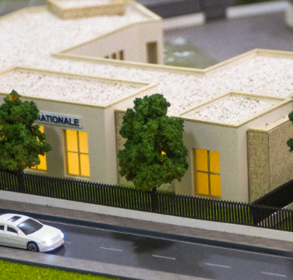 Spezialgefertigte physische Modelle von ARI Modellbau für die Light + Building, die intelligente Gebäudetechnologien, umweltfreundliche Beleuchtungssysteme, energieeffiziente Stadtentwürfe, fortschrittliche Stadtplanungs­konzepte und anspruchsvolle A