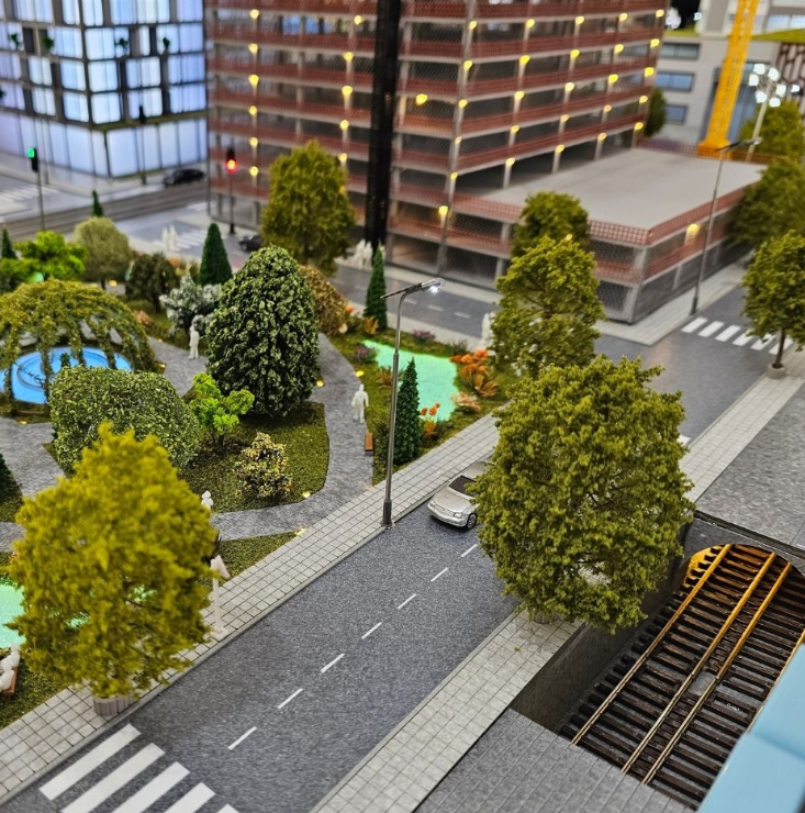 Individuell gefertigte physische Modelle von ARI Modellbau für die Design District, die innovative architektonische Konzepte, nachhaltige Stadtplanungen, zukunftsweisende Einzelhandelskonzepte, futuristische Produktpräsentationen und umweltbewusste I