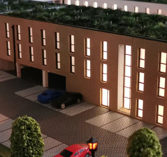Kompakte, beleuchtete und animierte Maquette von ARI Modellbau für Living & Home, mit klaren Laufwegen, Lichtstimmungen und funktionsbetonter Bewegung.