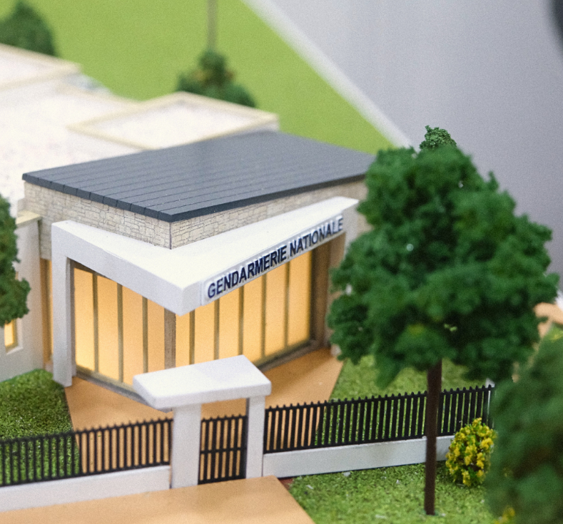 Individuelles Architekturmodell von ARI Modellbau für die Tourismusmesse Wien, das Hotels, Tourismusprojekte und Resorts mit präziser Handwerkskunst, LED-Beleuchtung und animierten Elementen präsentiert.