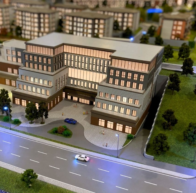 Ein maßgefertigtes Architekturmodell von ARI Modellbau für die Salon des Vacances, ausgestattet mit präzisen Details, Beleuchtung und Animation. Diese Modelle, entworfen für Tourismus und Architektur, ziehen Besucher mit Realismus und Handwerkskunst 
