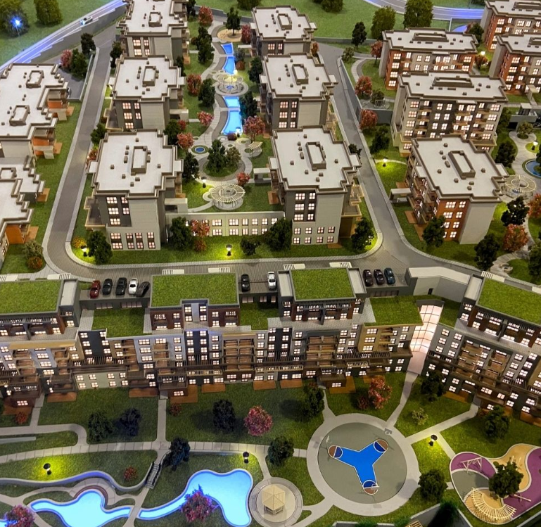 Ein außergewöhnlich präzises physisches Architekturmodell von ARI Modellbau für die Salon des Vacances, mit realistischen Oberflächentexturen, exakten architektonischen Details und integrierter Beleuchtung, um Besucher zu fesseln und Ihrem Messestand