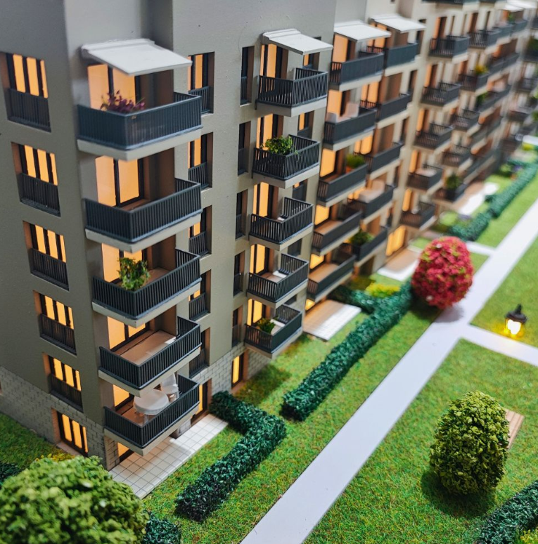 Beleuchtetes und animiertes Architekturmodell von ARI Modellbau, speziell für die WTM Europe entworfen, mit integrierten Beleuchtungssystemen, Bewegungselementen und präzisen architektonischen Details. Diese Modelle helfen Ausstellern, komplexe Ideen