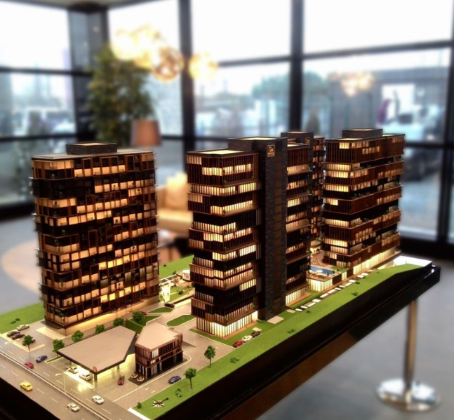 Individuelles Architekturmodell von ARI Modellbau, speziell für die Foire du Voyage entworfen, mit hochwertiger Beleuchtung, Bewegungselementen und präziser Detailarbeit. Diese interaktiven Modelle verwandeln komplexe Konzepte in greifbare, visuell b