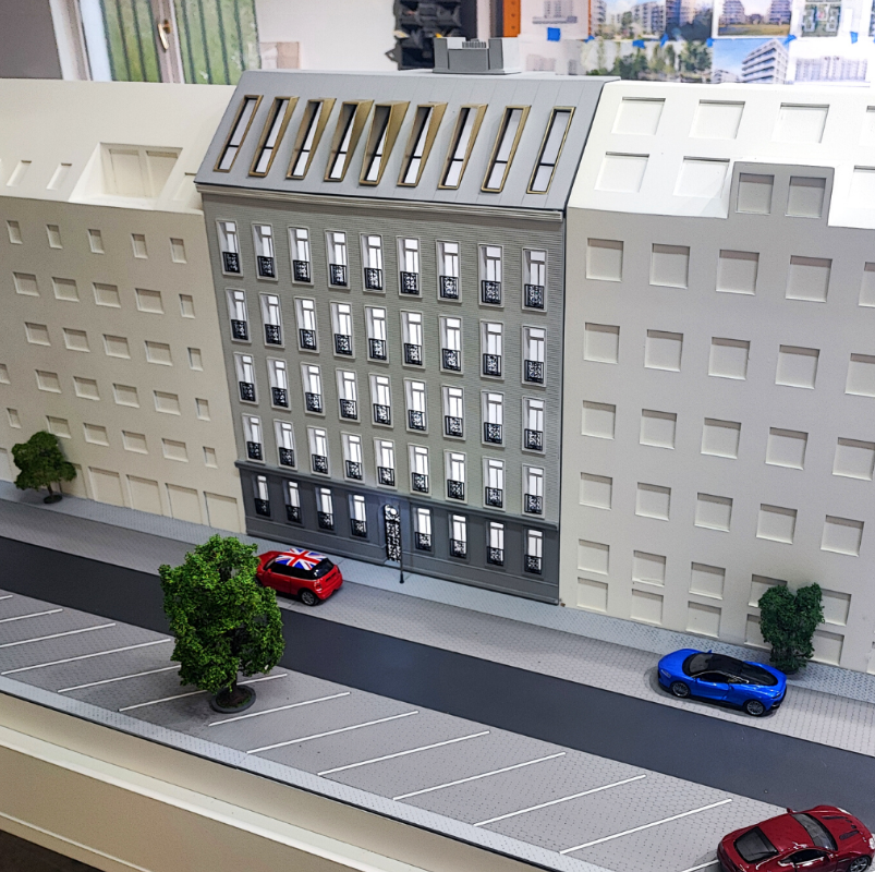 Ein aufwendig gestaltetes physisches Architekturmodell von ARI Modellbau, gefertigt für den E-tourism Congress, das moderne Tourismusinfrastrukturen, intelligente Hotelprojekte und nachhaltige Stadtplanungen darstellt. Mit LED-Beleuchtung, dynamische