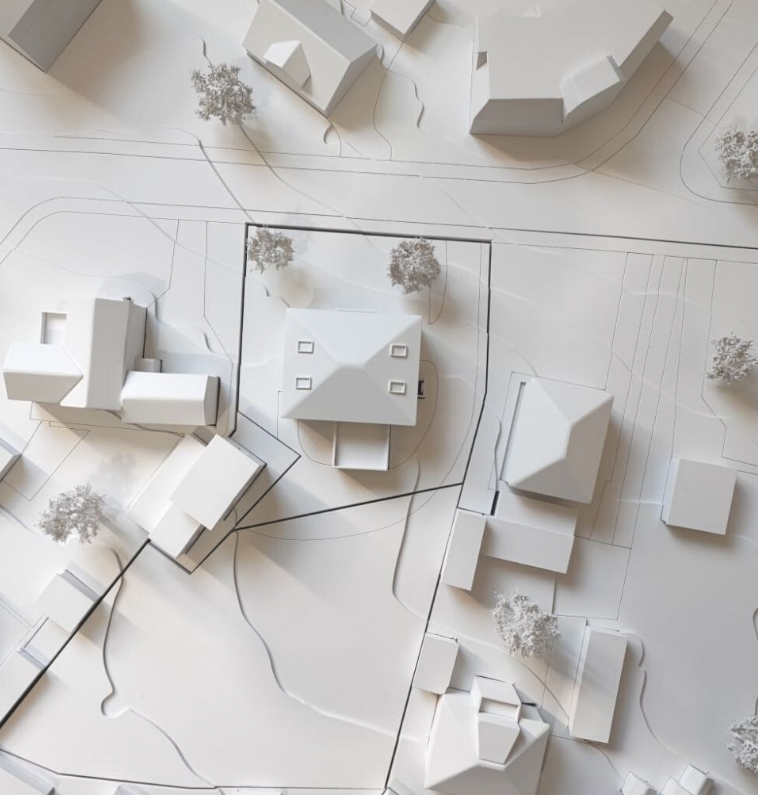 Eine sorgfältig gefertigte architektonische Modellbauarbeit von ARI Modellbau für die Future of Tourism-Ausstellung. Das Modell zeigt zukunftsweisende Reiseinfrastrukturen, nachhaltige Resorts, erneuerbare Energiesysteme und umweltfreundliche Mobilit