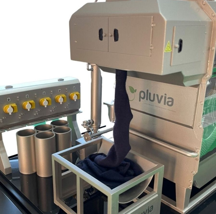 Ein modernes beleuchtetes und animiertes Modell, entworfen von ARI Modellbau für die SETT-Ausstellung, das Bildungsinfrastrukturen, technologische Lernzentren und nachhaltige Tourismusanlagen zeigt. Mit LED-Beleuchtung, mechanischer Bewegung und inte