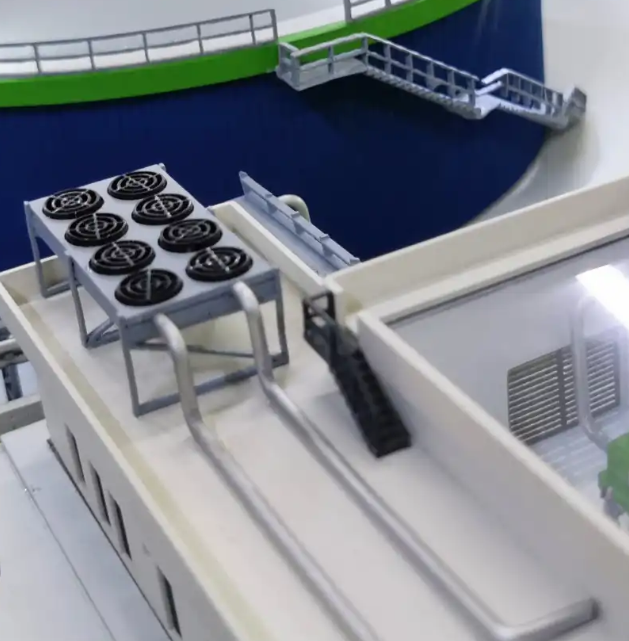 Ein detailreiches beleuchtetes und animiertes Modell, entworfen von ARI Modellbau für die Interpädagogica. Das Modell zeigt moderne Bildungsinfrastrukturen, intelligente Lernumgebungen und digitale Schulungseinrichtungen. Mit integrierten Lichtsystem