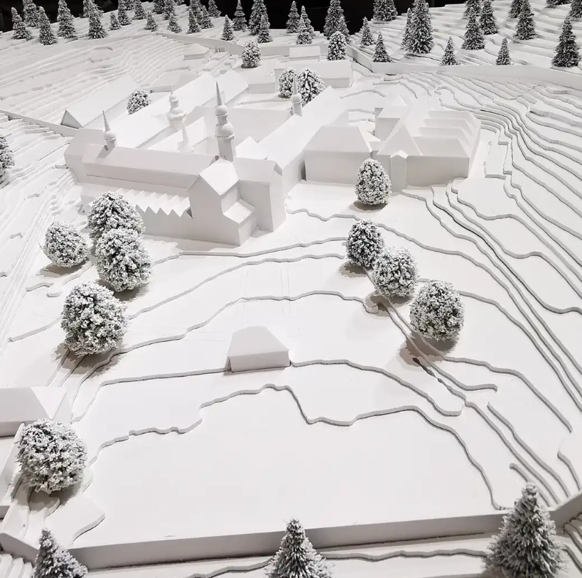 Ein individuell gefertigtes architektonisches Modell von ARI Modellbau für die EdTech Austria. Jedes Modell spiegelt die 20-jährige Erfahrung des Unternehmens in der Umsetzung von Bildungsarchitektur in eindrucksvolle, realistische und hochwertige Pr