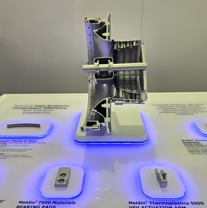 Ein maßgeschneidertes Architekturmodell, entworfen von ARI Modellbau für die Smart Learning Expo, das durch präzises Handwerk, Beleuchtung und Detailarbeit überzeugt. Jedes Modell spiegelt über 20 Jahre Erfahrung von ARI Modellbau wider und verwandel