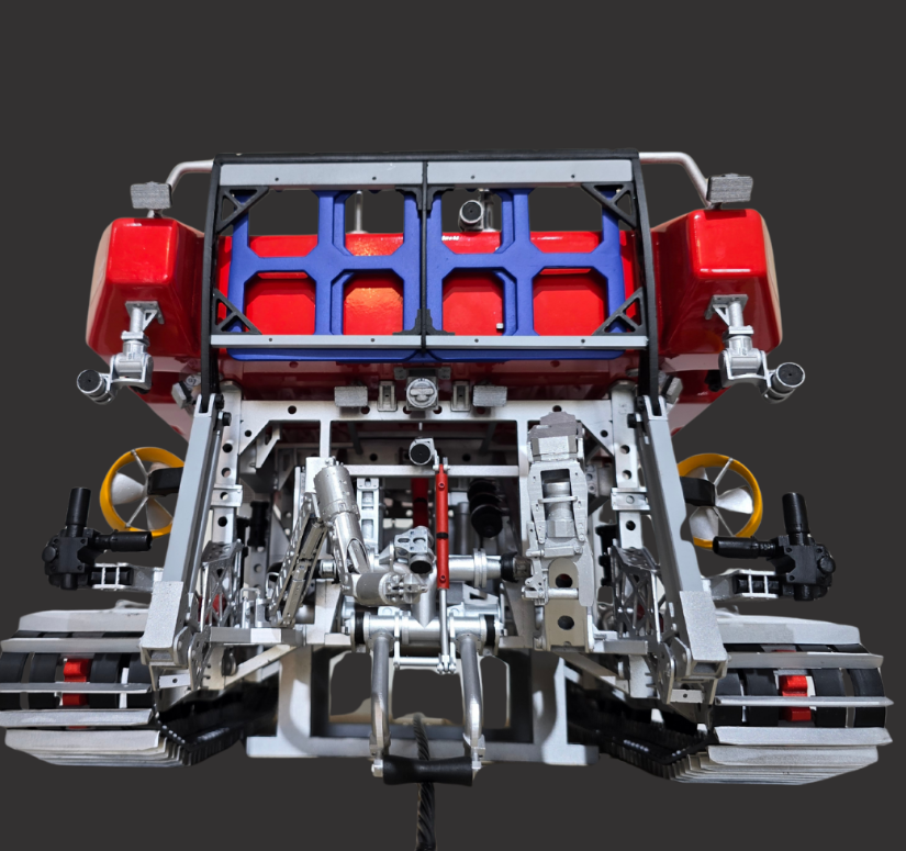Ein maßgeschneidertes Ausstellungsmodell, entworfen von ARI Modellbau für den Edu Summit, das höchste Handwerkskunst, Präzision und Markenidentität vereint. Mit 20 Jahren Erfahrung verwandelt ARI Modellbau Bildungskonzepte in visuelle Kunstwerke, die
