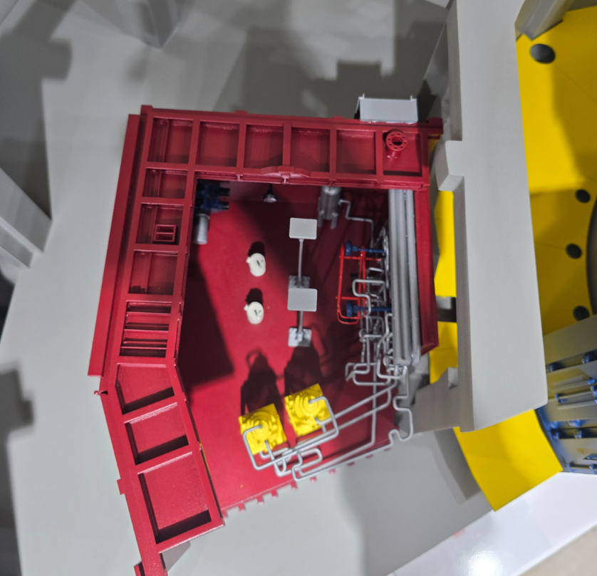 Ein exklusiv für die LogiMAT gefertigtes Architekturmodell von ARI Modellbau. Mit über zwei Jahrzehnten Erfahrung verwandelt ARI Modellbau Konzepte aus Logistik, Automatisierung und Prozessmanagement in maßstabsgetreue Modelle, die Licht, Bewegung un