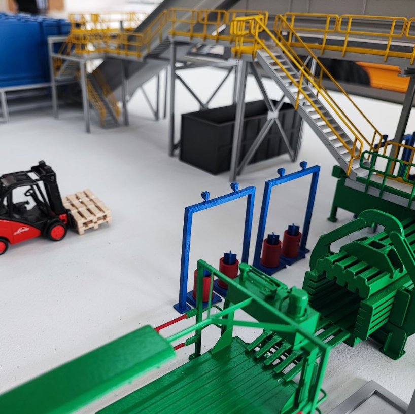 Ein individuelles architektonisches Ausstellungsmodell von ARI Modellbau, das speziell für die Supply Chain Event entworfen wurde und Beleuchtung, Animationen und architektonische Präzision vereint. ARI Modellbau kombiniert technisches Know-how mit k