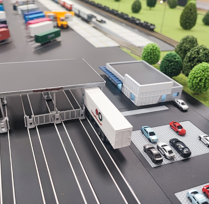 Ein maßgeschneidertes beleuchtetes und animiertes Modell, das von ARI Modellbau für die Vakbeurs Transport & Logistics entworfen wurde. Mit modernster Lichttechnik, Bewegungstechnologie und architektonischer Handwerkskunst verwandelt jedes Modell