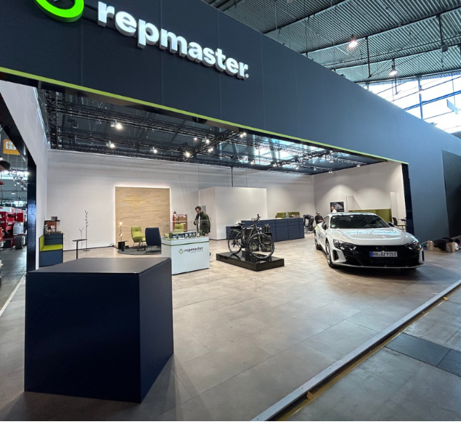 Ein maßgeschneidertes beleuchtetes und animiertes Transportmodell, entwickelt von ARI Modellbau, mit raffinierter Beleuchtung, präzisen Details, Bewegung und einer architektonischen Erzählweise, um intelligente Transportsysteme auf der Smart Transpor