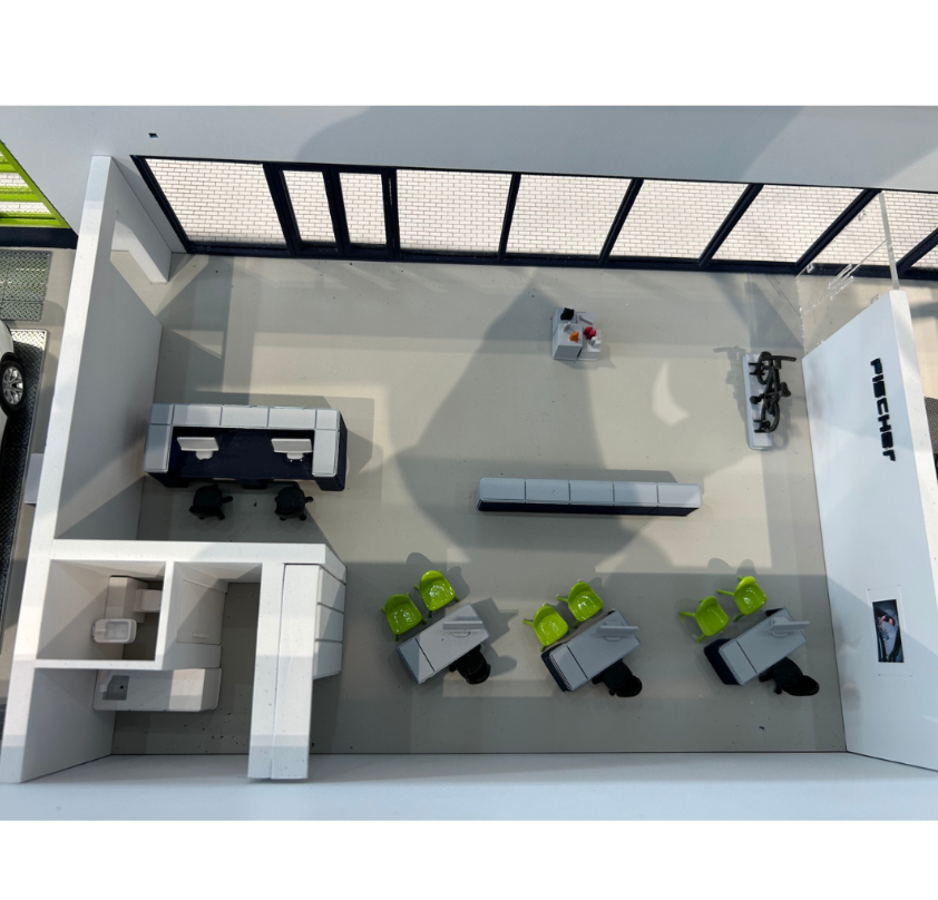 Ein maßgeschneidertes Logistikmodell, entwickelt von ARI Modellbau, mit präzisen Details, räumlicher Genauigkeit, optimierter Layoutgestaltung und funktionaler Darstellung. Dieses Modell, speziell für Innovatoren auf dem Future Logistics Summit entwi