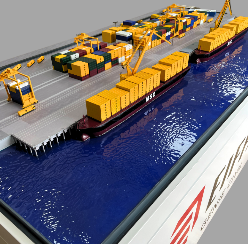 Nachhaltiges Logistikmodell von ARI Modellbau, mit Beleuchtung, Bewegung und architektonischer Präzision für Aussteller der Green Logistics Expo entwickelt.