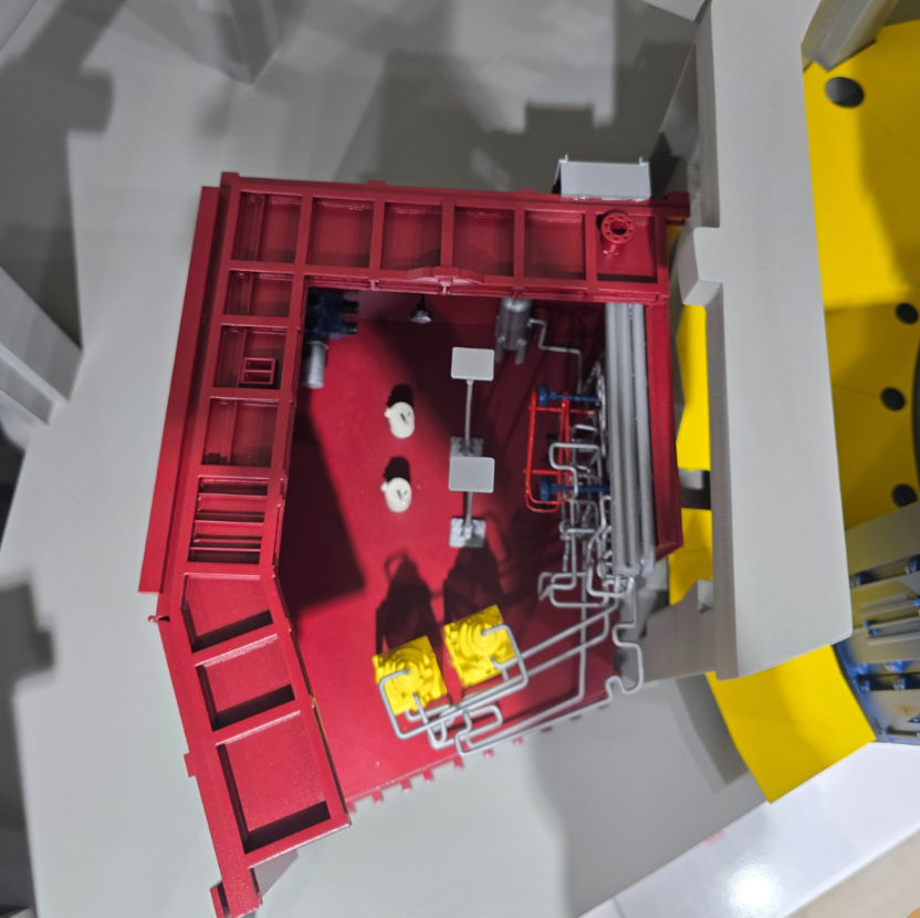 Beleuchtetes und animiertes Logistikmodell von ARI Modellbau, das Automationsabläufe, IoT-Logistik, Lagerarchitektur und intelligente Transportsysteme für Aussteller der Smart Logistics Expo visualisiert.