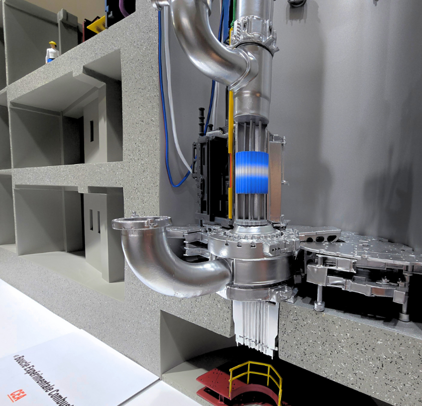 Logistikmodell von ARI Modellbau, das Automationsflüsse, IoT-Logistiknetzwerke, Lagerarchitektur und intelligente Transportsysteme für Aussteller der Smart Logistics Expo zeigt.