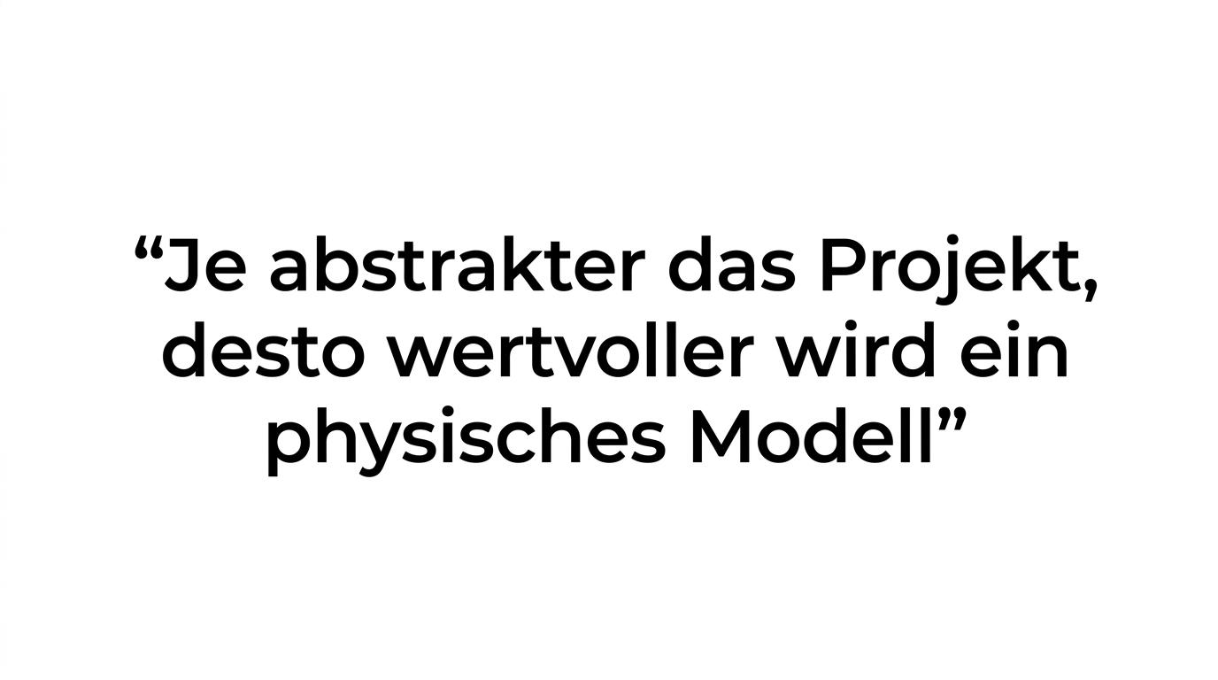 Zitatkarte mit der Aussage, dass ein physisches Modell umso wertvoller wird, je abstrakter das Projekt ist.